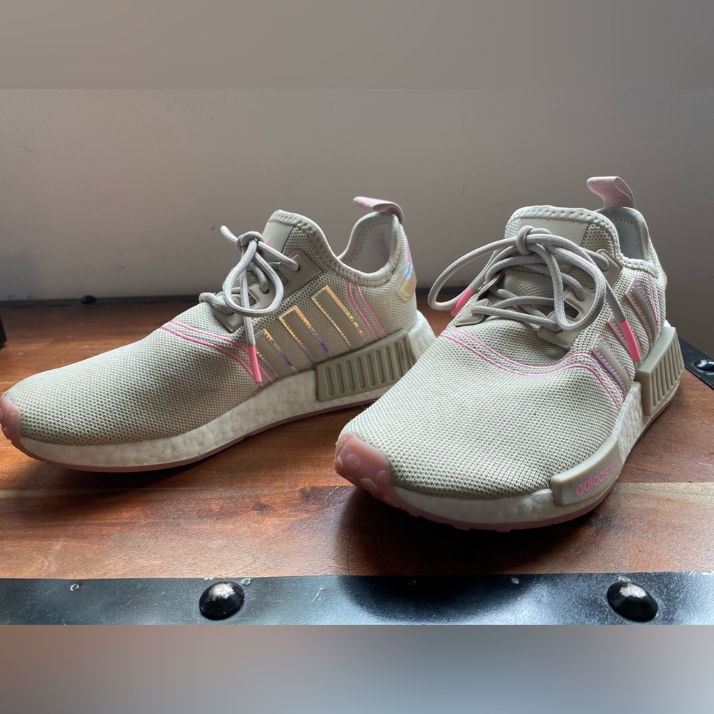 Adidas women’s sneakers, barely worn